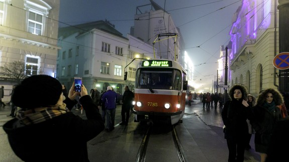 Žena si zmýlila petardu s cigaretou. Zdravotníci počas Silvestra ošetrili stovky ľudí