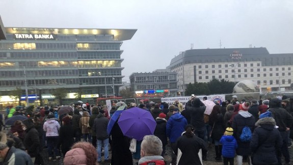 VIDEO: Minister vnútra vyzval občanov, aby svoju účasť na protestoch zvážili - mnohí boli v uliciach už včera...