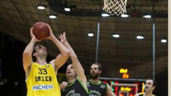 Basketbalisti Interu Bratislava doma zdolali Prievidzu