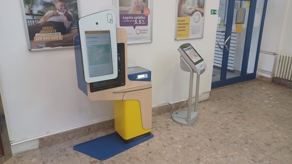 Balík pošlete aj sami: Pošta testuje v Petržalke prvý samoobslužný podajový kiosk na Slovensku