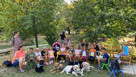 Bratislavčania si dnes môžu vyskúšať, aké je to kráčať pri vodiacom psovi ako nevidiaci ľudia...