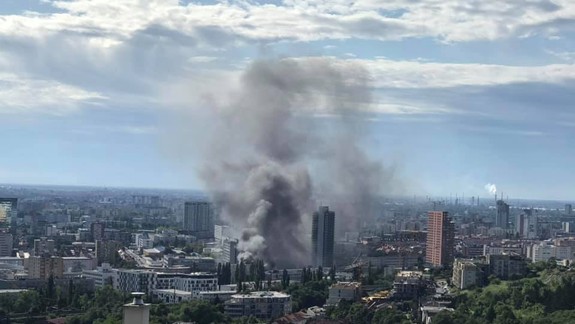 FOTO: Požiar na Račianskej vyplašil Bratislavčanov - dym z neho bol trikrát vyšší ako neďaleký "kukuričák"...