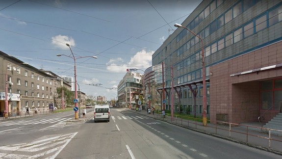 Pád motorkára: Letiaci stroj zrazil starčeka na priechode pre chodcov