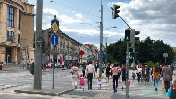 VIDEO: Chodci i cyklisti už prejdú cez Šafárikovo námestie rýchlejšie