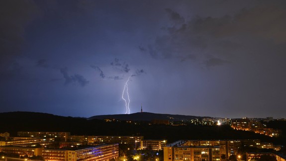 Meteorológovia varujú: Počas nedele hrozia búrky i zatápanie pivníc