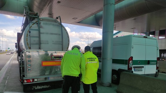 Tachografy budú vedieť policajti kontrolovať už aj na diaľku