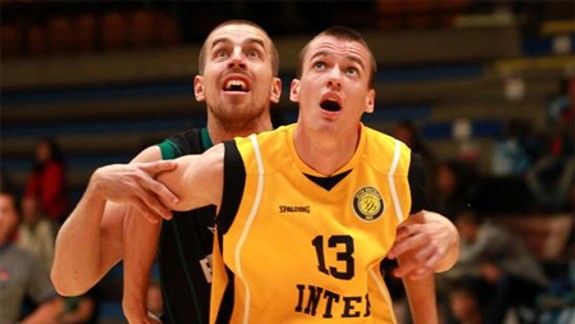 Basketbalisti Interu prehrali dvakrát za sebou