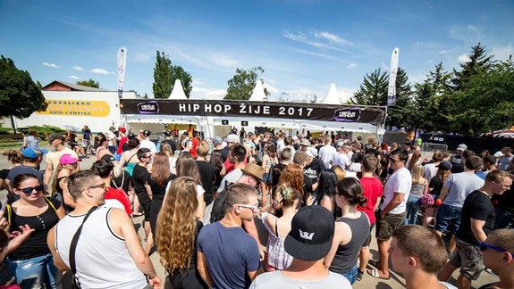 Nahlásenie bomby opäť v noci prerušilo zábavu na Zlatých pieskoch