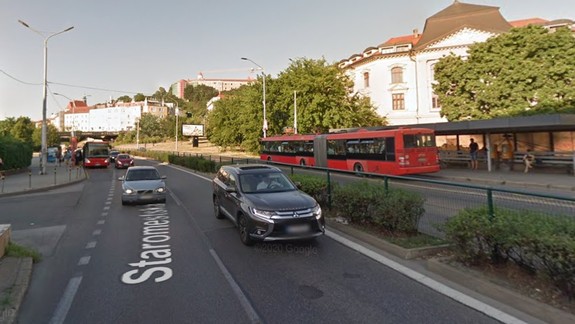 Obvinili Reného F., ktorý s nožom v ruke napadol skupinu ľudí - policajtom pri pátraní pomohol aj vodič MHD!