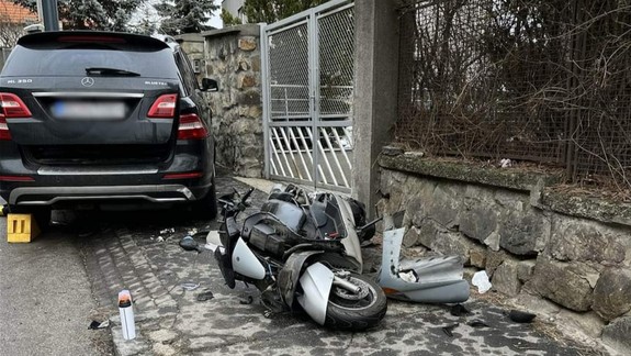 Tragická nehoda: Na Podkolibskej prišiel po zrážke s autom o život motorkár