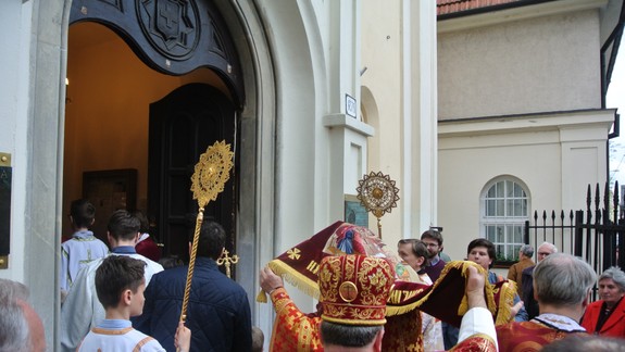 FOTO: Kresťania si na Veľký piatok pripomínajú deň utrpenia, ukrižovania a smrti Ježiša Krista