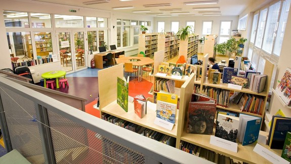 V posledný marcový týždeň vásv v Staromestskej knižnici čaká hudobno-poetické pásmo i šachové popoludnie