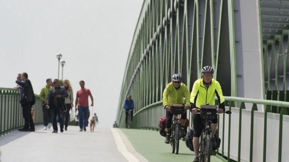 RADÍME: Cyklisti, nepodceňujte reflexné prvky ani nosenie prilby