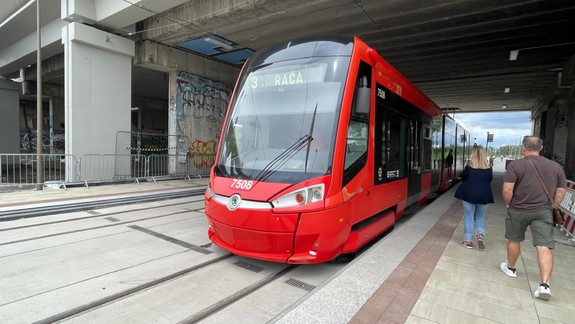 Predĺžená električková linka 3 v Petržalke vykonala za tri týždne vyše 8500 jázd