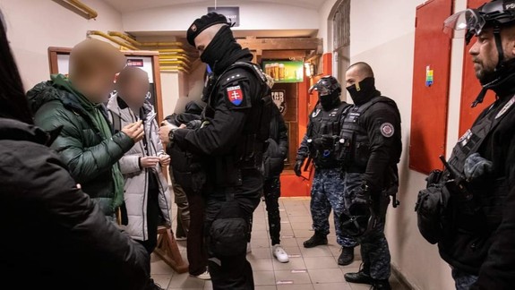 Mestskí policajti si opäť posvietili na mladistvých popíjajúcich alkohol