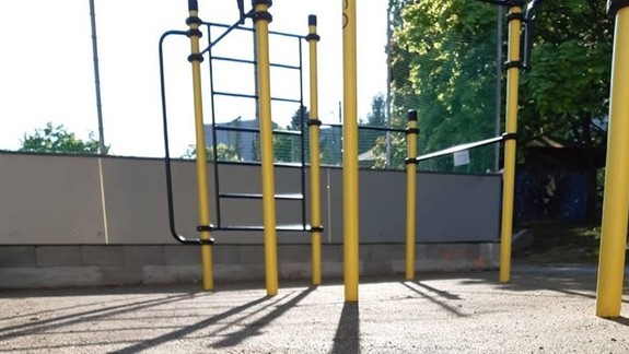 Uff. Šliapnutie nedočkavého športovca na workoutové ihrisko napáchalo škodu za 2000 eur