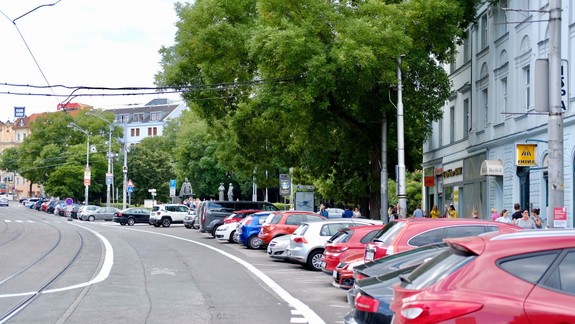 Od pondelka bude na Námestí SNP parkovať o 28 áut menej