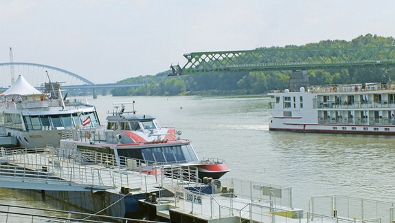 Dunaj budú tri dni strážiť inšpektori