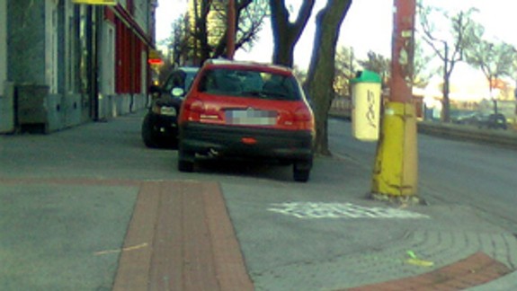 Výjazd autom z Kraskovej je nebezpečný