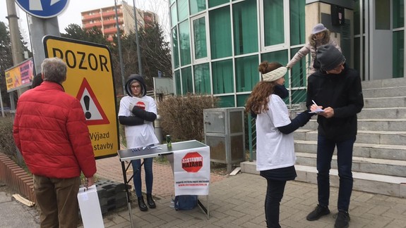 Pod petíciu za zákaz hazardu sa v sobotu podpísalo 104.600 ľudí