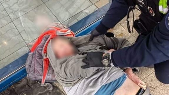 Bitka na petržalskej stanici: Muž ležal v bezvedomí, keď ho prebrali, správal sa agresívne