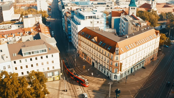 Bratislava chce zostať v povedomí turistov, cez video im odkazuje, že na nich čaká