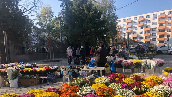 FOTO: Na bratislavských cintorínoch sa už začali "Dušičky" - na čo si treba dávať pozor pri návšteve Krematória?