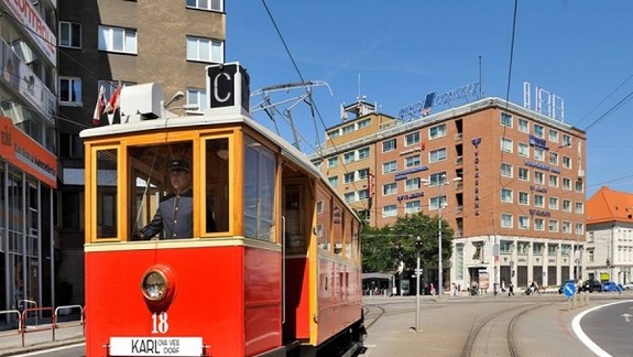 Deň otvorených dverí DPB sa prvýkrát uskutočnil na dvoch miestach