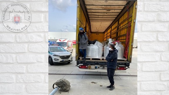 Polícia pri Senci zadržala ďalších migrantov - išlo o štyri osoby z Afganistanu...