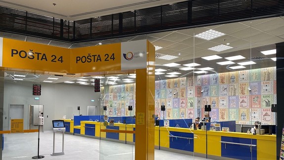 FOTO: Na autobusovú stanicu Nivy sa vracia aj pošta - je bezbariérová a moderná...