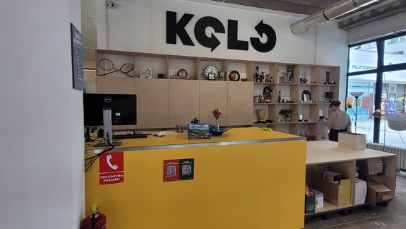 FOTO: Lacno kúpite použité veci. V Karlovej Vsi otvorili centrum KOLO