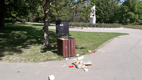 FOTO: Naozaj odporné! Koho viniť za neporiadok v Sade Janka Kráľa?