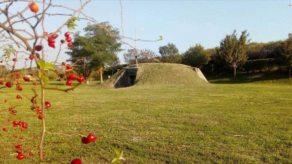 Bunker B-S 6 rozsvietia sviečky a petrolejové lampáše