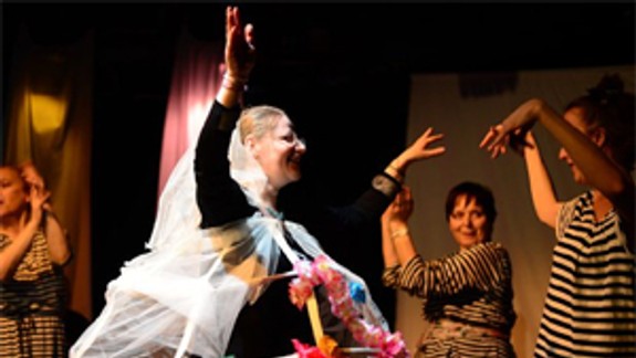 V divadle Ticho a spol. zažijete úsmev, slzy na krajíčku, radosť, ale aj smiech