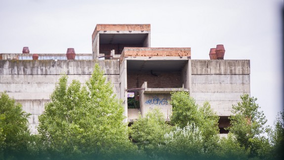 Skelet nemocnice na Rázsochách búrať zatiaľ nemôžu: Voči tendru existuje námietka