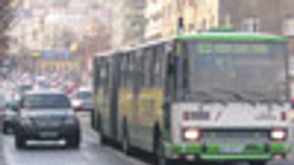 Rešpektovanie BUS pruhov je pre vodičov problém