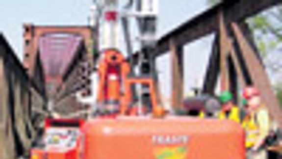 Piaty mostný pilier už skúmajú vrtmi