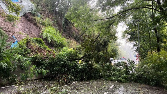 Výčiny počasia spôsobili v Bratislavskom kraji viaceré dopravné obmedzenia