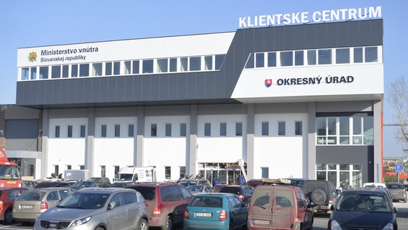 Zrušia sa poplatky pri zmene priezviska po uzavretí manželstva?