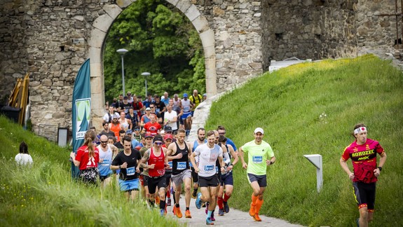 FOTO: Prvé preteky Behaj lesmi 2023 sa rozbehli vo veľkom štýle. Na Devíne sa zúčastnilo viac ako 1200 bežcov