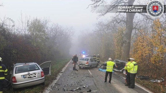 FOTO: Tragická autonehoda štyroch áut medzi Šenkvicami a Pezinkom - príčinou mohla byť hmla...