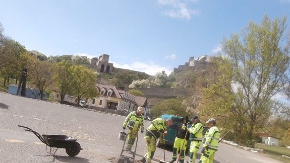 FOTO: Pred nedeľným behom zaplátali najväčšie výtlky