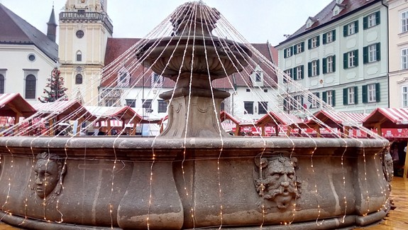 Začali s opravou Maximiliánovej fontány na Hlavnom námestí, vrátia jej vzhľad zo 16. storočia