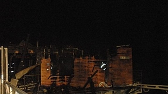 V Jaroveckom ramene v noci na nedeľu zhorel hausboat