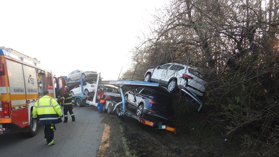 Kuriózna nehoda kamióna na D1 - autá z neho doslova lietali!