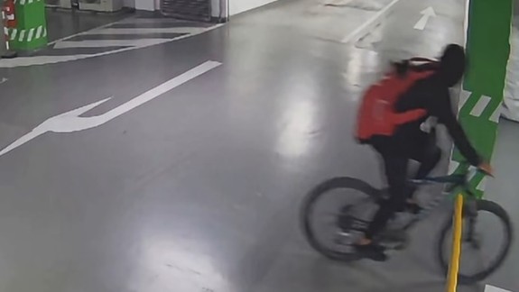 Polícia pátra po zlodejovi bicykla, zverejnila aj video