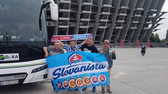 VIDEO: Fanúšikovia Slovana si na portugalskom výlete pripomenuli aj zosnulého Karla Gotta!