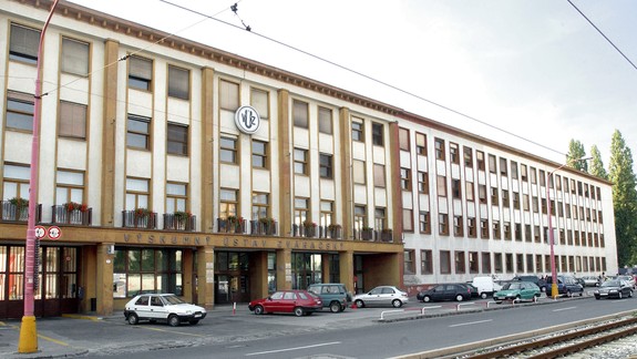 Hasiči zasahovali pri požiari budovy Výskumného zváračského ústavu