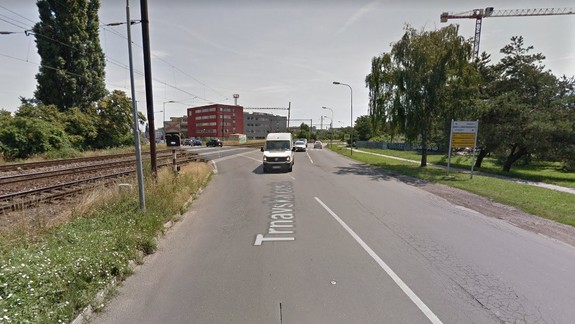 Cestujúci v autobuse linky č. 61 mali strach o život! Hrozila im zrážka s vlakom?