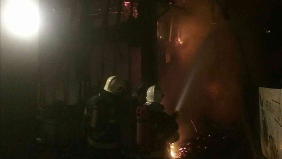 V noci hasiči zasahovali pri požiari v dome na Šoltésovej ulici